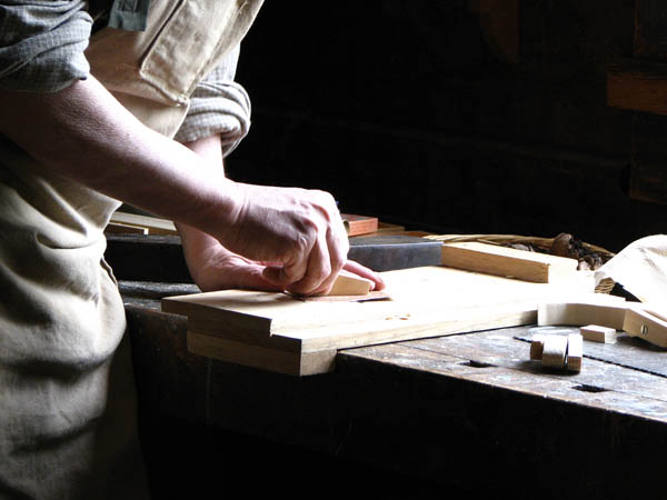 Nuestro equipo de profesionales cuenta  con muchos años de contrastada <strong>experiencia</strong> en el sector de la <strong>carpintería de madera en Llorac</strong>.